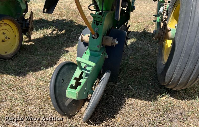 image for item IG9404 John Deere 7300 MaxEmerge 2  planter