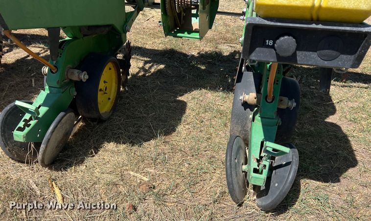 image for item IG9404 John Deere 7300 MaxEmerge 2  planter