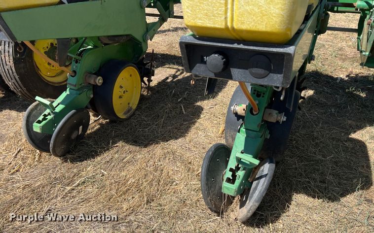 image for item IG9404 John Deere 7300 MaxEmerge 2  planter