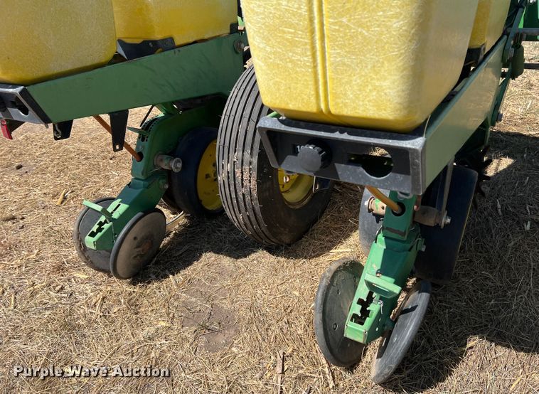 image for item IG9404 John Deere 7300 MaxEmerge 2  planter