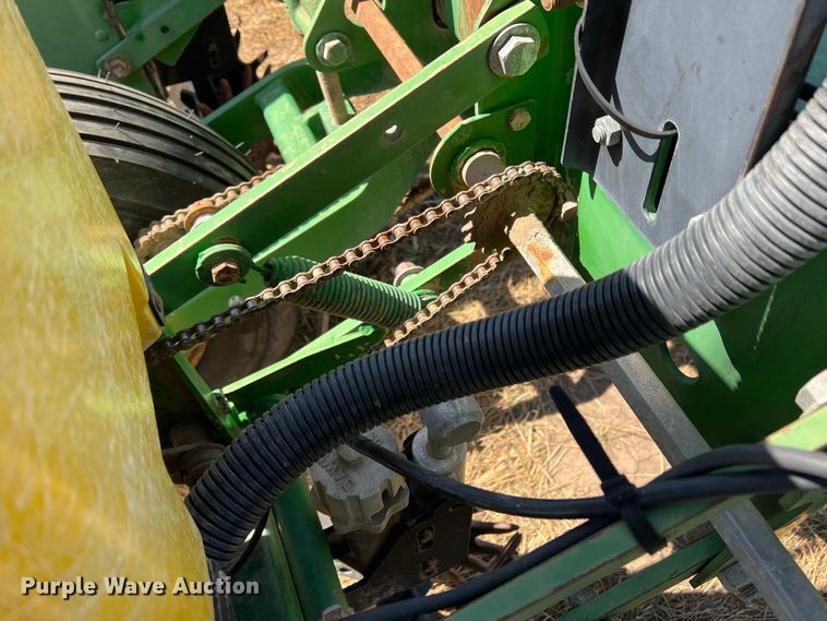 image for item IG9404 John Deere 7300 MaxEmerge 2  planter