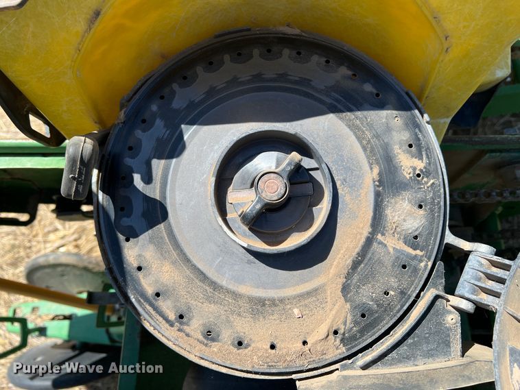 image for item IG9404 John Deere 7300 MaxEmerge 2  planter