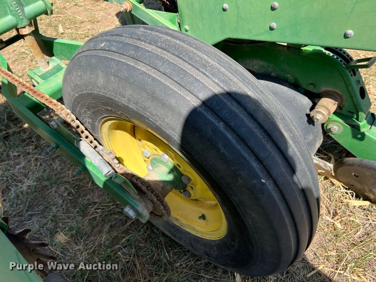 image for item IG9404 John Deere 7300 MaxEmerge 2  planter