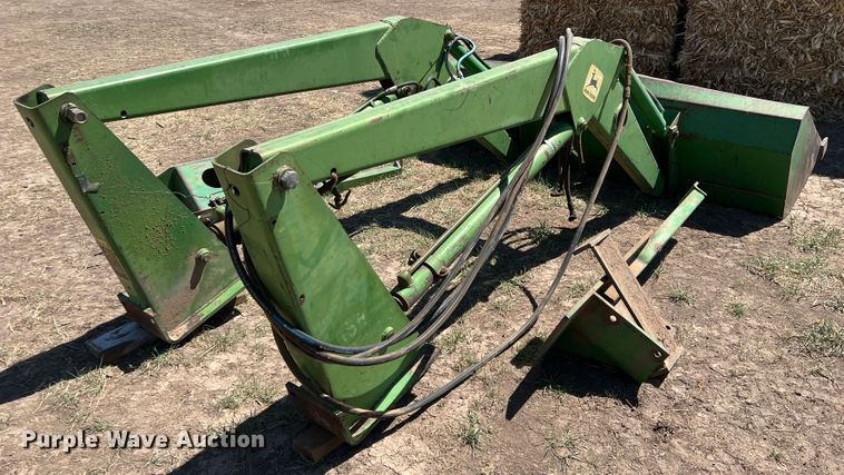 image for item IG9405 John Deere 158  loader