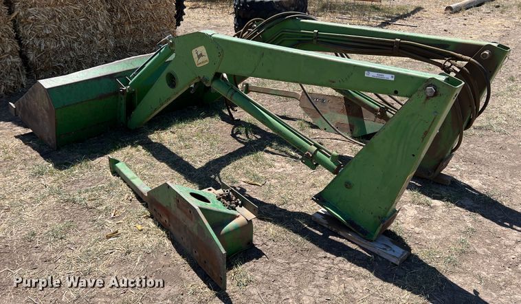 image for item IG9405 John Deere 158  loader