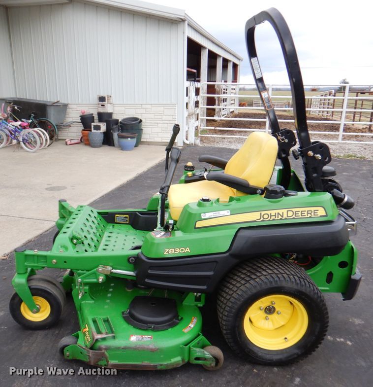 image for item IH9238 2009 John Deere Z830A  ZTR lawn mower