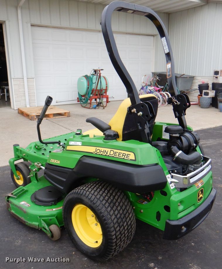 image for item IH9238 2009 John Deere Z830A  ZTR lawn mower