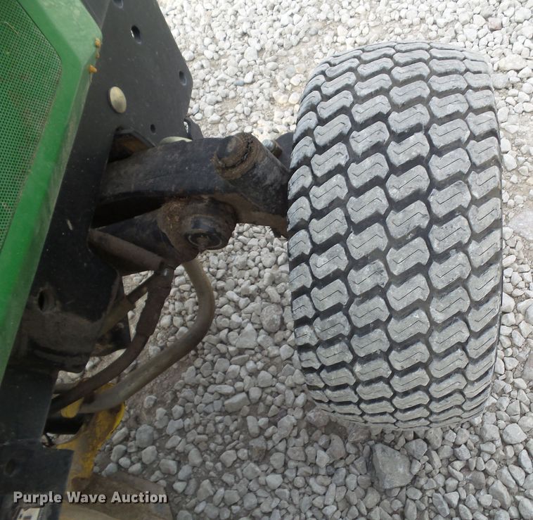 image for item IQ9753 John Deere 425  lawn mower