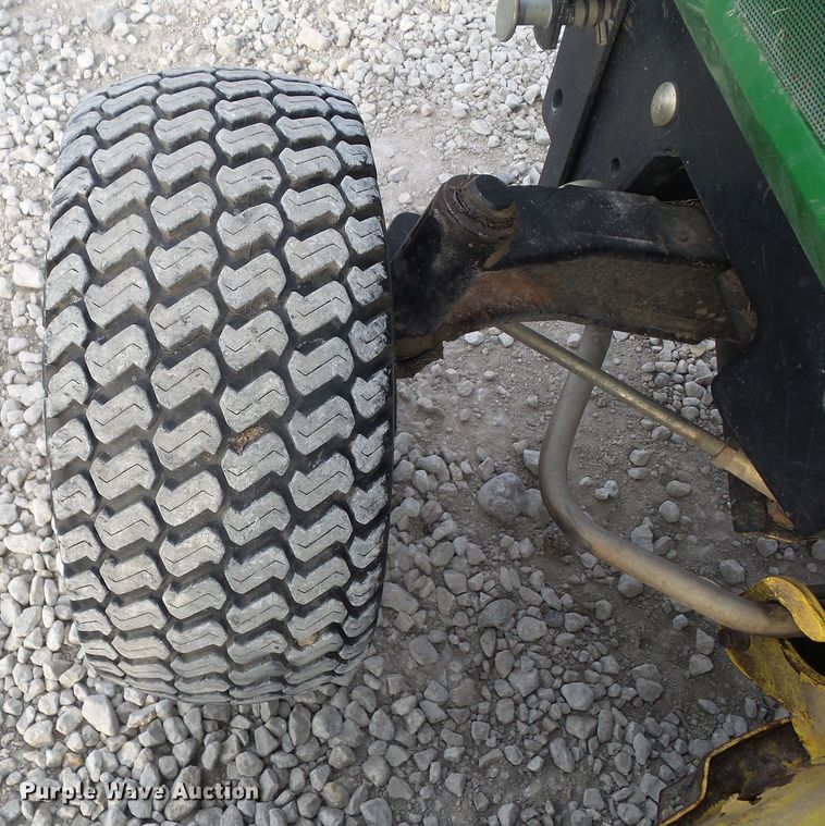 image for item IQ9753 John Deere 425  lawn mower