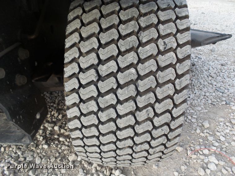 image for item IQ9753 John Deere 425  lawn mower