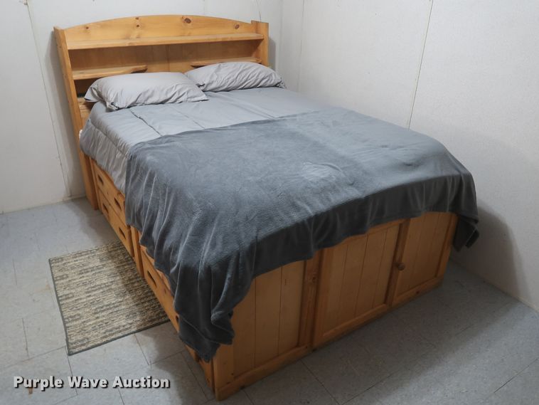 image for item IY9163 Oilfield crew quarters