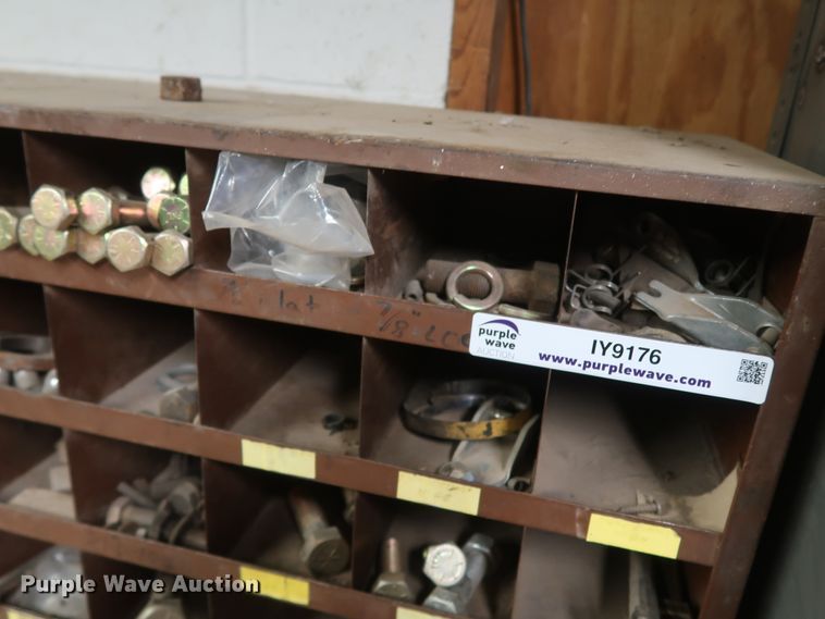 image for item IY9176 (6) bolt and hardware bins