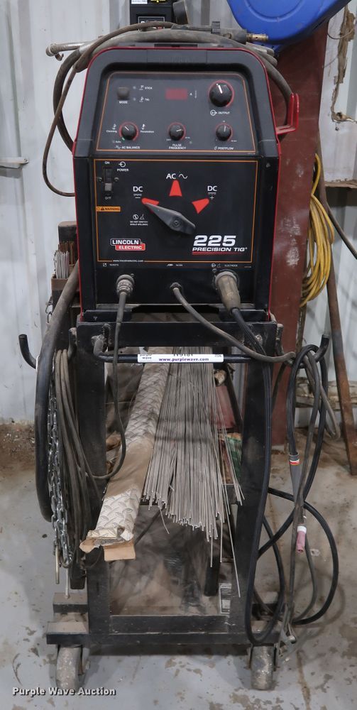 image for item IY9181 Lincoln 225 Precision TIG  welder