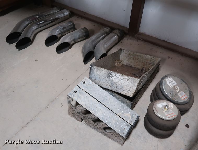 image for item IY9194 Truck parts and accessories