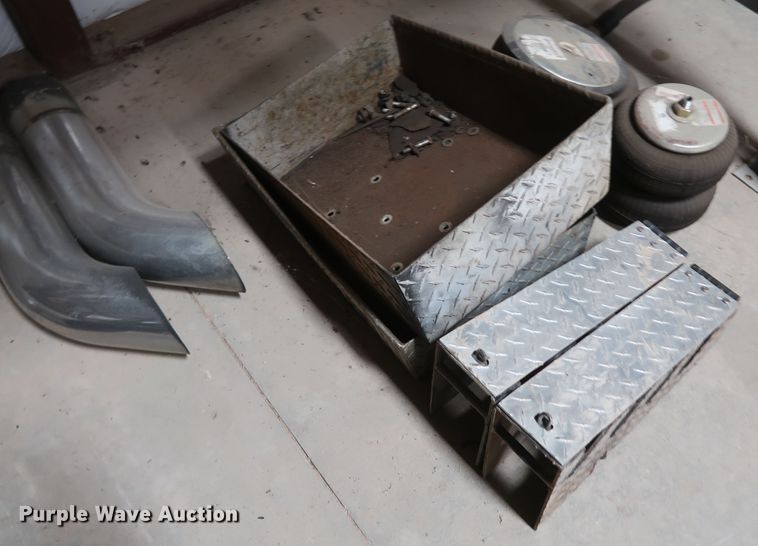 image for item IY9194 Truck parts and accessories