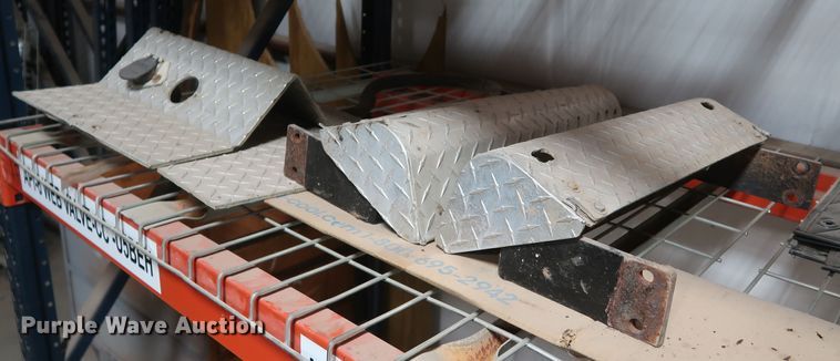 image for item IY9194 Truck parts and accessories