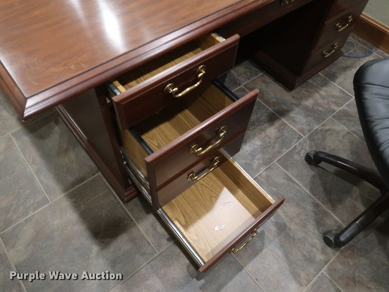 image for item IY9199 (4) pieces of furniture