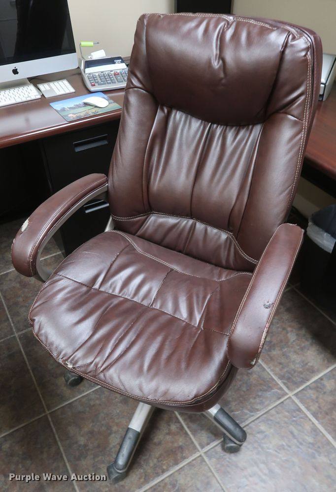 image for item IY9200 (6) pieces of furniture