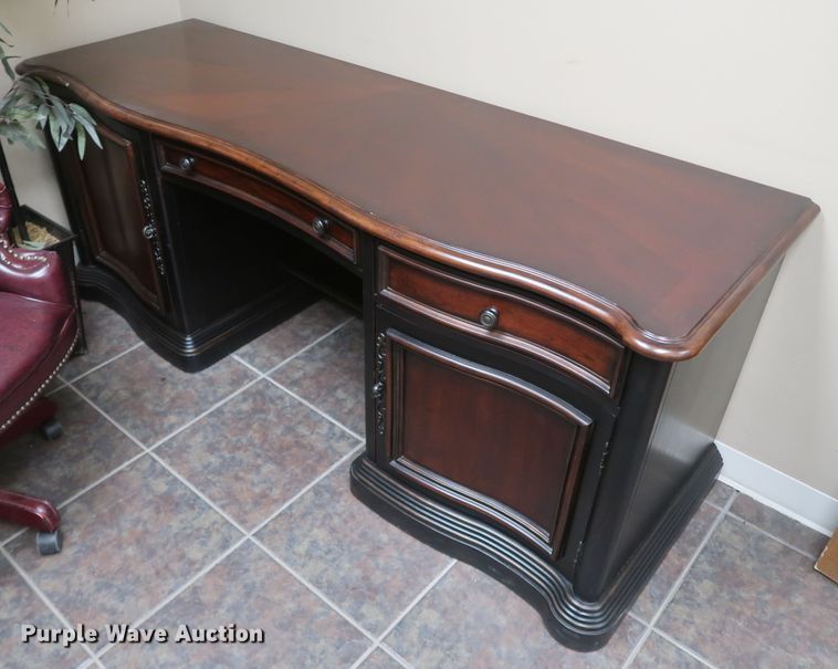 image for item IY9201 (7) pieces of furniture