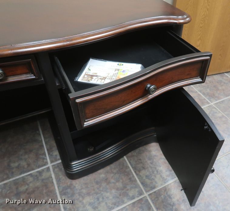 image for item IY9201 (7) pieces of furniture