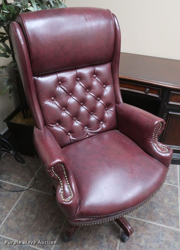 image for item IY9201 (7) pieces of furniture