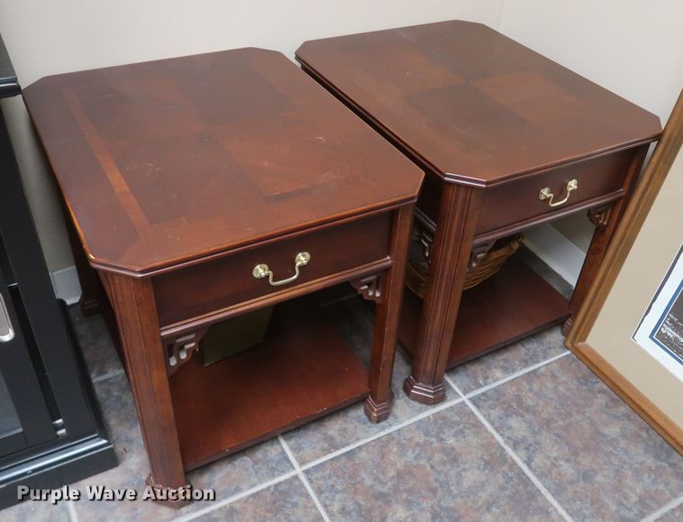 image for item IY9201 (7) pieces of furniture