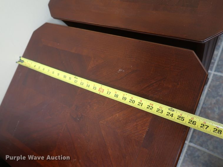 image for item IY9201 (7) pieces of furniture