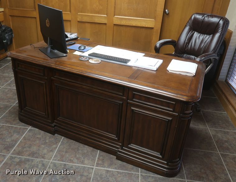 image for item IY9203 (6) pieces of furniture