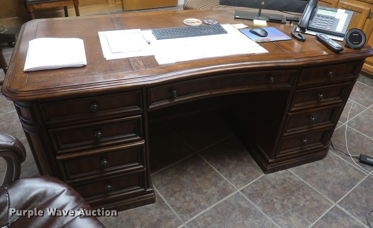 image for item IY9203 (6) pieces of furniture