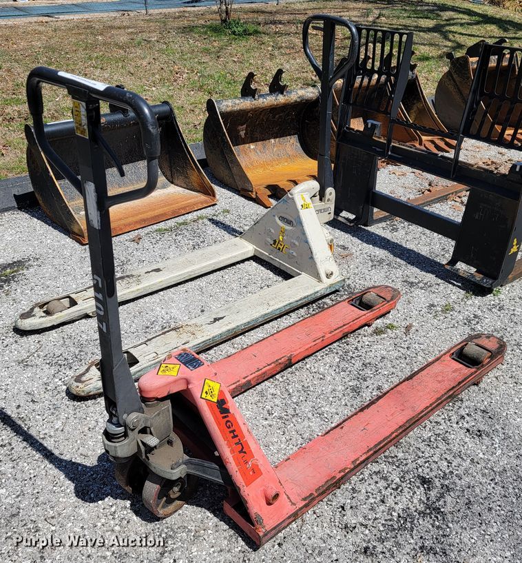 (2) pallet jacks in Joplin, MO Item JF9023 sold Purple Wave