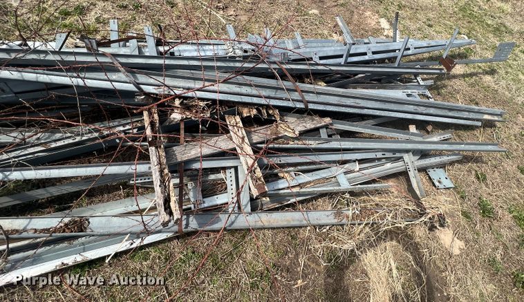 image for item JH9212 Approximately 5 overhead doors