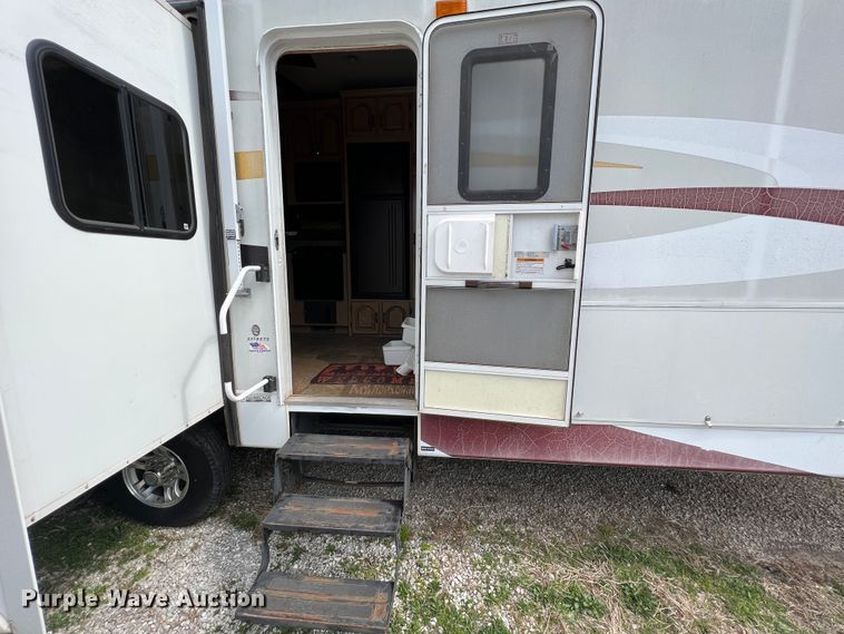 image for item JH9219 2008 Coachmen Wyoming  camper