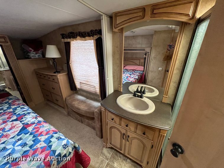 image for item JH9219 2008 Coachmen Wyoming  camper