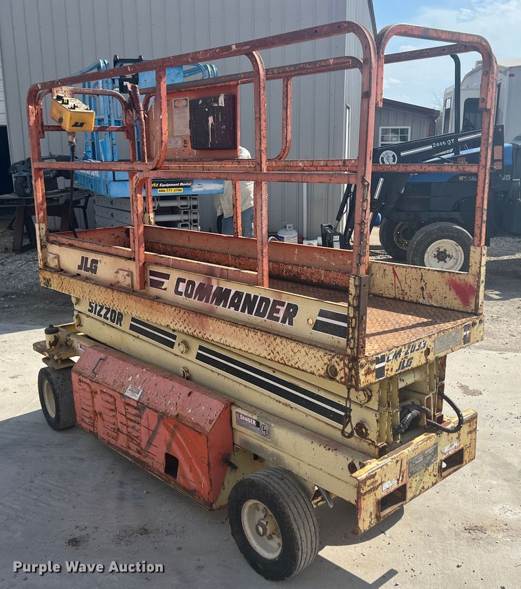 image for item JH9221 1993 JLG Commander  scissor lift