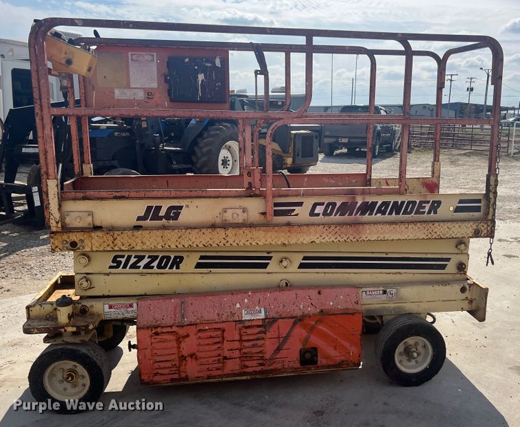 image for item JH9221 1993 JLG Commander  scissor lift