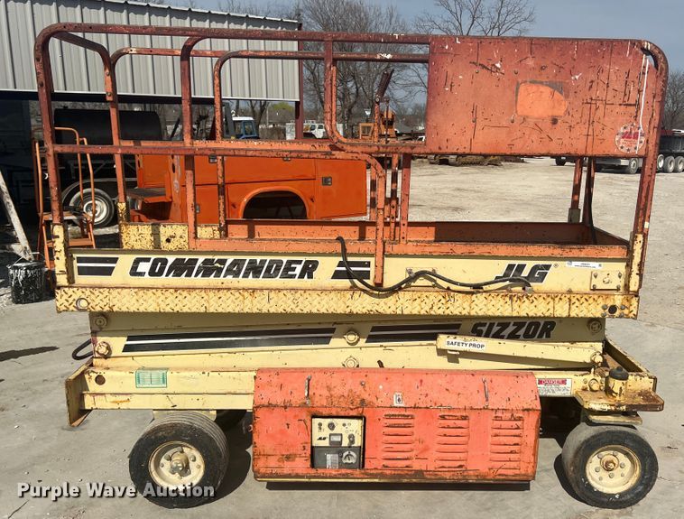 image for item JH9221 1993 JLG Commander  scissor lift