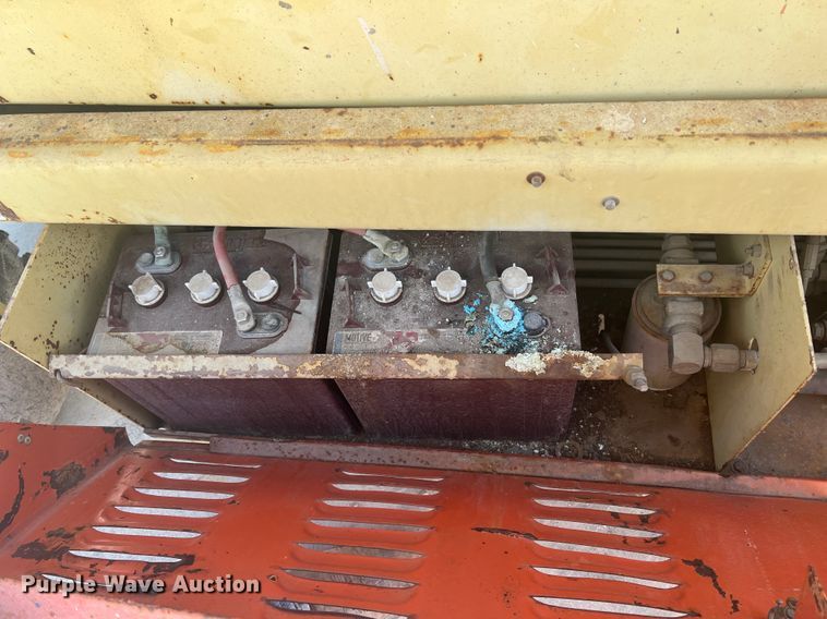 image for item JH9221 1993 JLG Commander  scissor lift