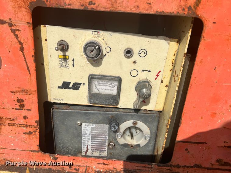 image for item JH9221 1993 JLG Commander  scissor lift