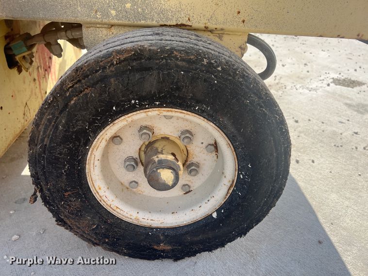 image for item JH9221 1993 JLG Commander  scissor lift