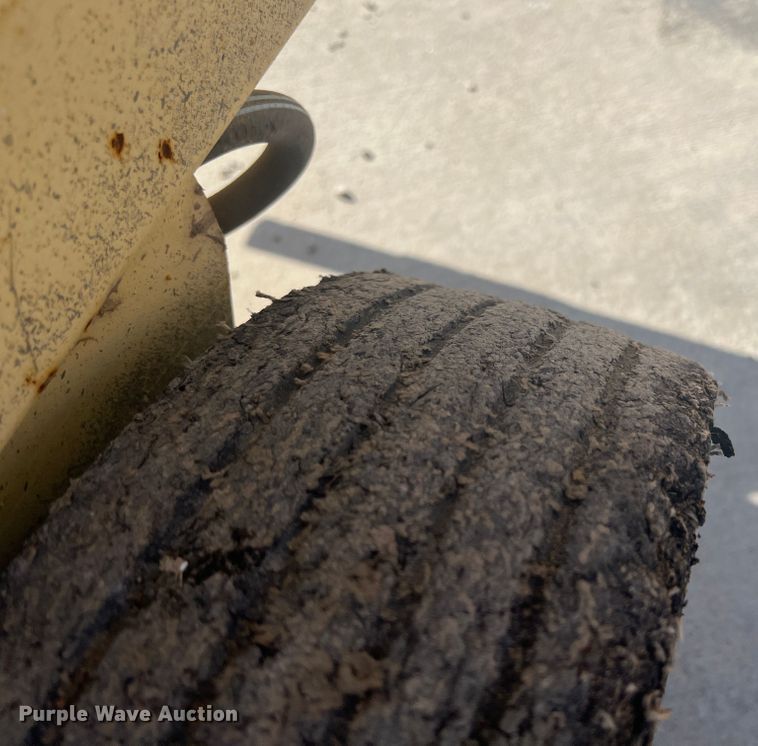 image for item JH9221 1993 JLG Commander  scissor lift