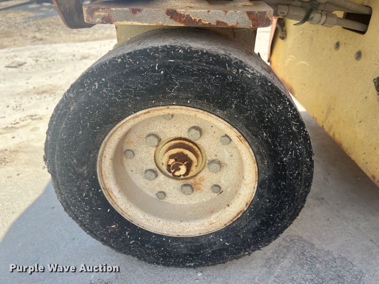 image for item JH9221 1993 JLG Commander  scissor lift