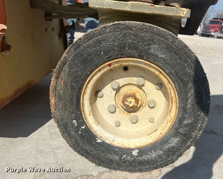 image for item JH9221 1993 JLG Commander  scissor lift