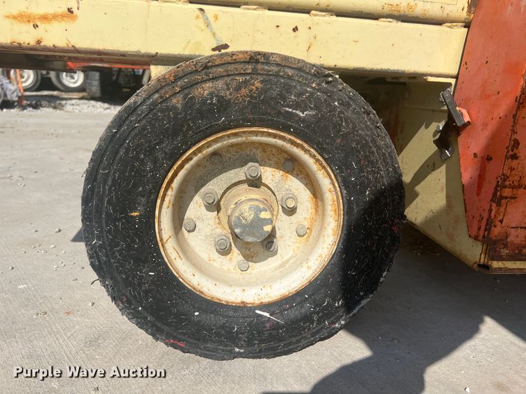 image for item JH9221 1993 JLG Commander  scissor lift