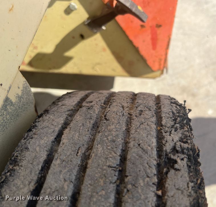 image for item JH9221 1993 JLG Commander  scissor lift