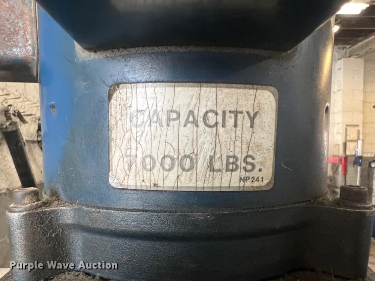 image for item JH9228 Rotary  two post automotive lift