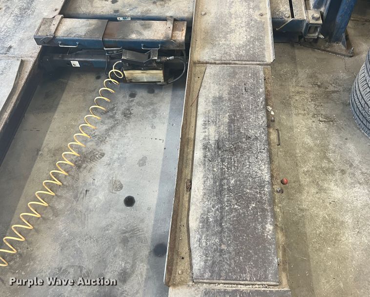 image for item JH9228 Rotary  two post automotive lift