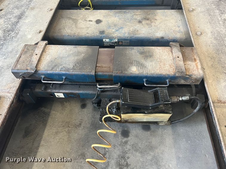 image for item JH9228 Rotary  two post automotive lift