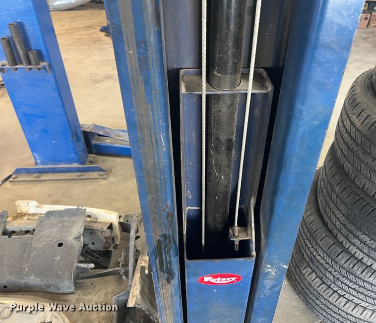 image for item JH9228 Rotary  two post automotive lift