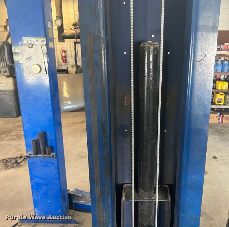 image for item JH9228 Rotary  two post automotive lift