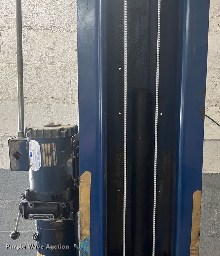 image for item JH9228 Rotary  two post automotive lift